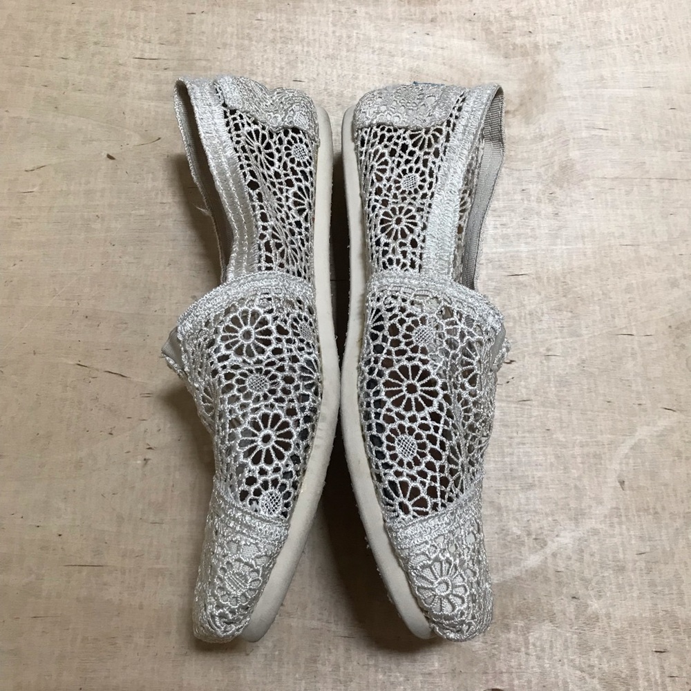 Toms Crochet Beige Slip On Size 10 - Picture 2 of 8